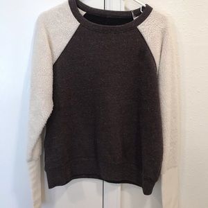 alo yoga sweatshirt